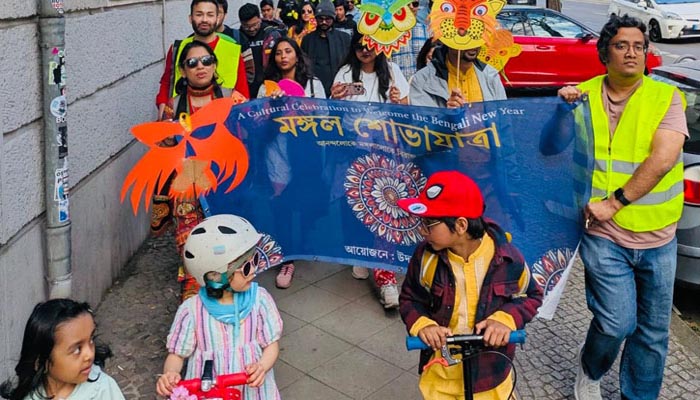 বাংলা নববর্ষকে স্বাগত জানিয়ে বার্লিনে শোভাযাত্রা