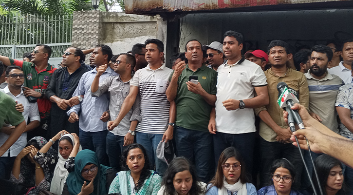 ঢাবি উপাচার্য ও প্রক্টরের পদত্যাগের দাবি ছাত্রদলের