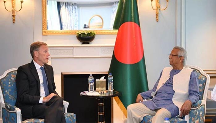 প্রধান উপদেষ্টার সঙ্গে এয়ারবাসের এক্সিকিউটিভ ভাইস প্রেসিডেন্টের সাক্ষাৎ