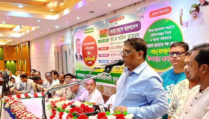 গোলাপগঞ্জে তারেক রহমানের পক্ষ  থেকে ৮ শহীদের পরিবারকে  উপহার