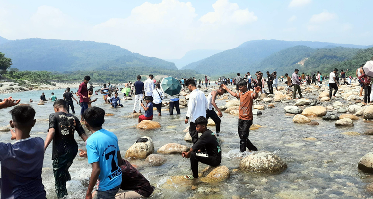 সিলেটের পর্যটনকেন্দ্রে উপচে পড়া ভিড়