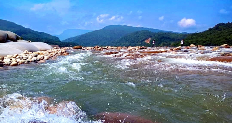 সাদা পাথরে পানিতে ডুবে পর্যটকদের মৃত্যু