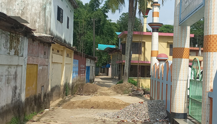 গোলাপগঞ্জে সরকারী রাস্তায় তোরণ নির্মাণ নিয়ে এলাকাবাসীর মধ্যে উত্তেজনা