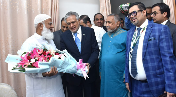 জামায়াত আমিরের সঙ্গে পাকিস্তানের উপ-প্রধানমন্ত্রীর সাক্ষাৎ