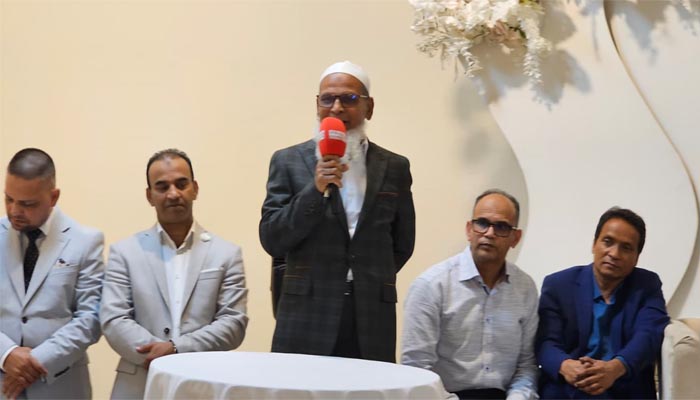 যুক্তরাজ্যে শিক্ষক আব্দুল মতিন সাহেবকে সংবর্ধনা দিয়েছে সাবেক শিক্ষার্থীরা