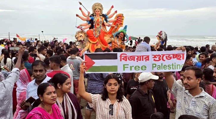 দেবী দুর্গার বিসর্জনে ‘ফিলিস্তিনের মুক্তির আহ্বান’