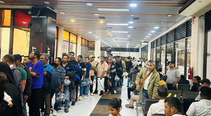 লিবিয়া থেকে ফিরলেন ৩০৯ বাংলাদেশি