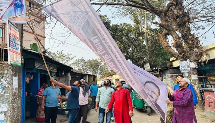 ব্যানার ফেস্টুন অপসারণ করলেন নির্বাচিত এমপি মুজিবুর রহমান