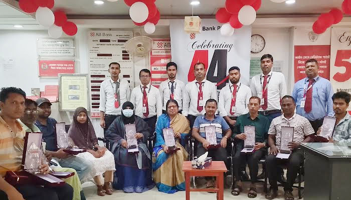 অষ্টগ্রামে এবি ব্যাংকের প্রতিষ্ঠা বার্ষিকী উদ্যাপন