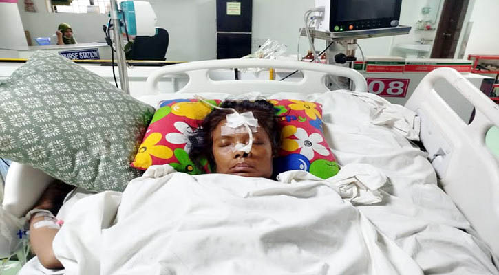 হাসপাতালের বিছানায় মা, ফিরলো না সন্তান