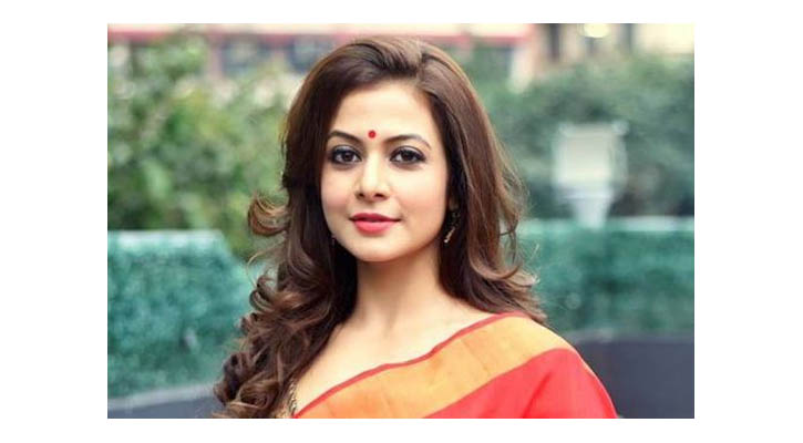 এবার রাজনীতিতে কোয়েল, রাজ্যসভার সদস্য হিসেবে নিলেন শপথ